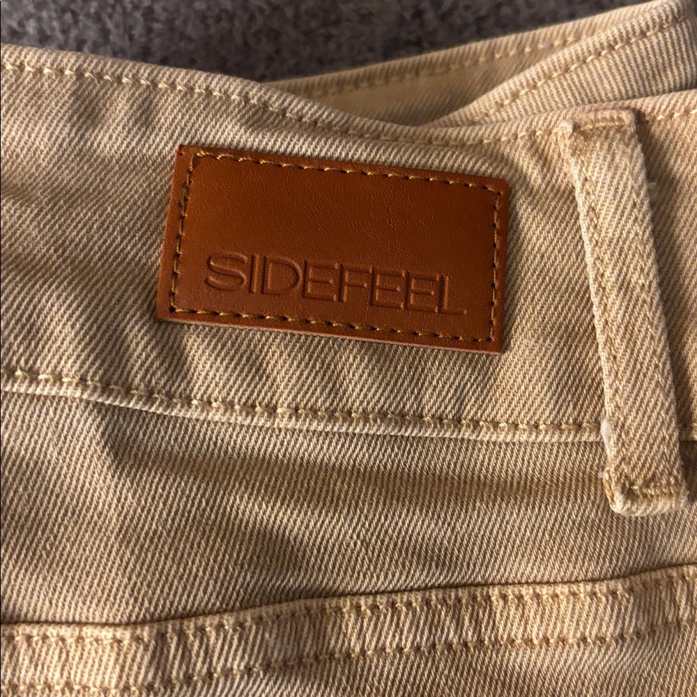 Sidefeel Beige High-Waist Jeans - Picture 2 of 5